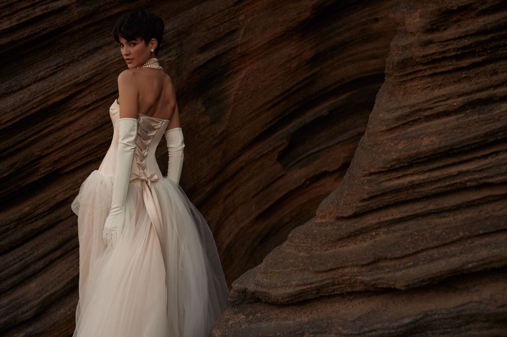 Aveline gloves Accessories